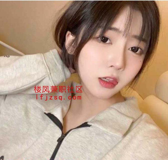 身材娇小，瓜子脸的哇塞小姐姐