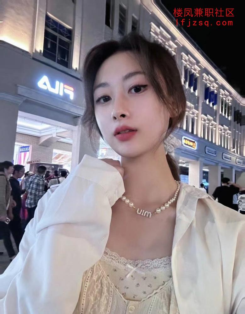 嫩滑诱人大腿搔首弄姿