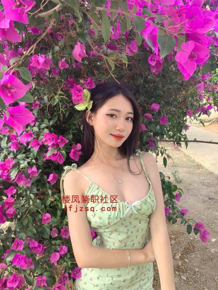 粉嫩兼职刚下海就是嫩
