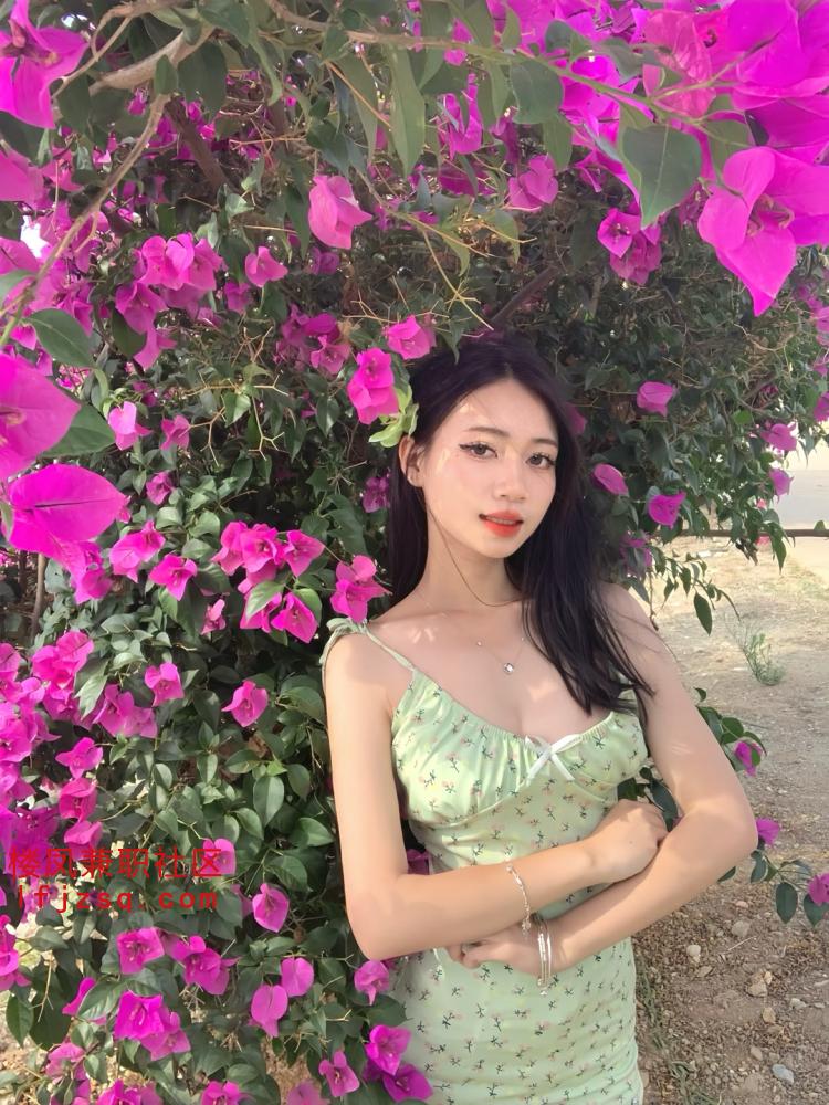 粉嫩兼职刚下海就是嫩
