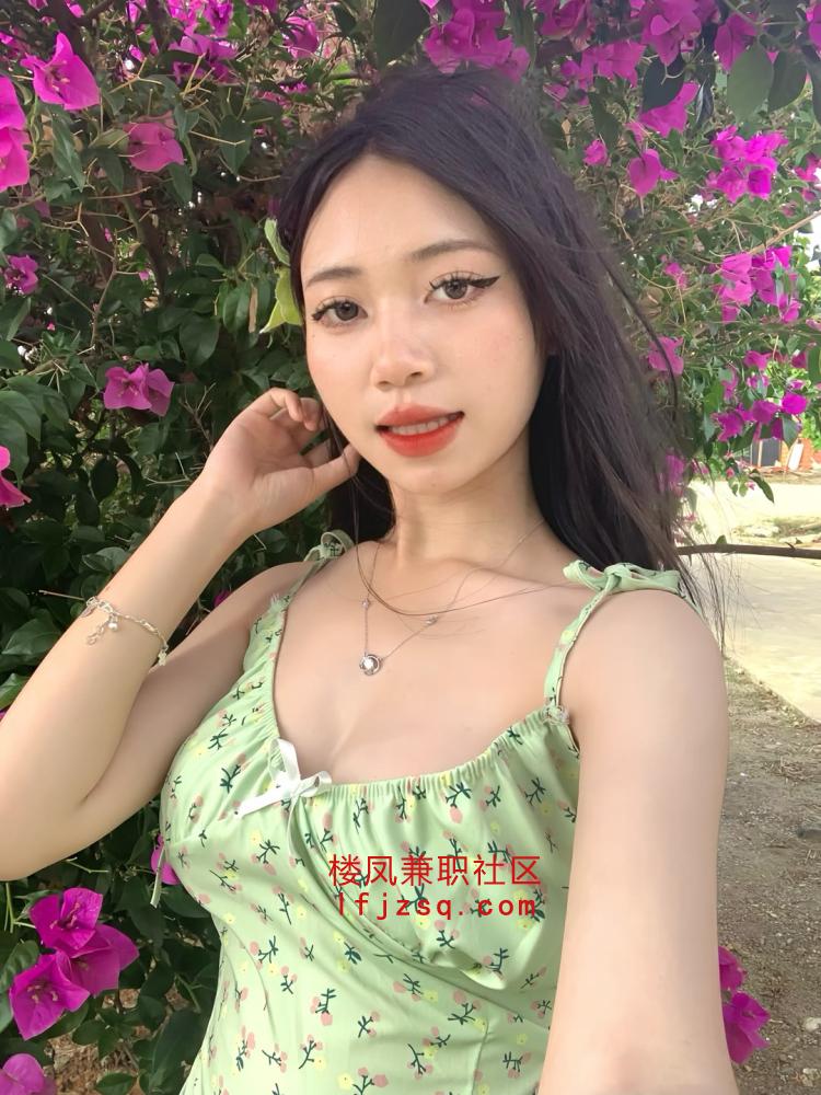 粉嫩兼职刚下海就是嫩