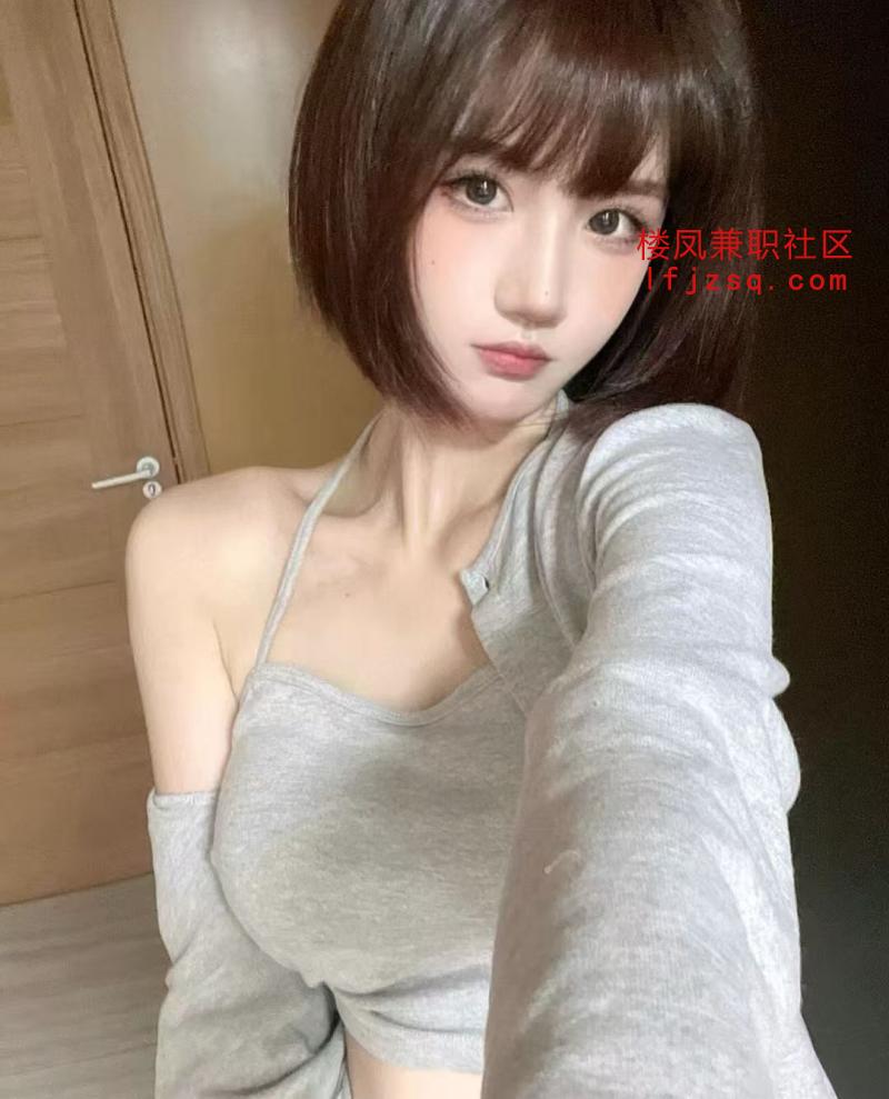 爱健身的大学生兼职身材颜值太完美了