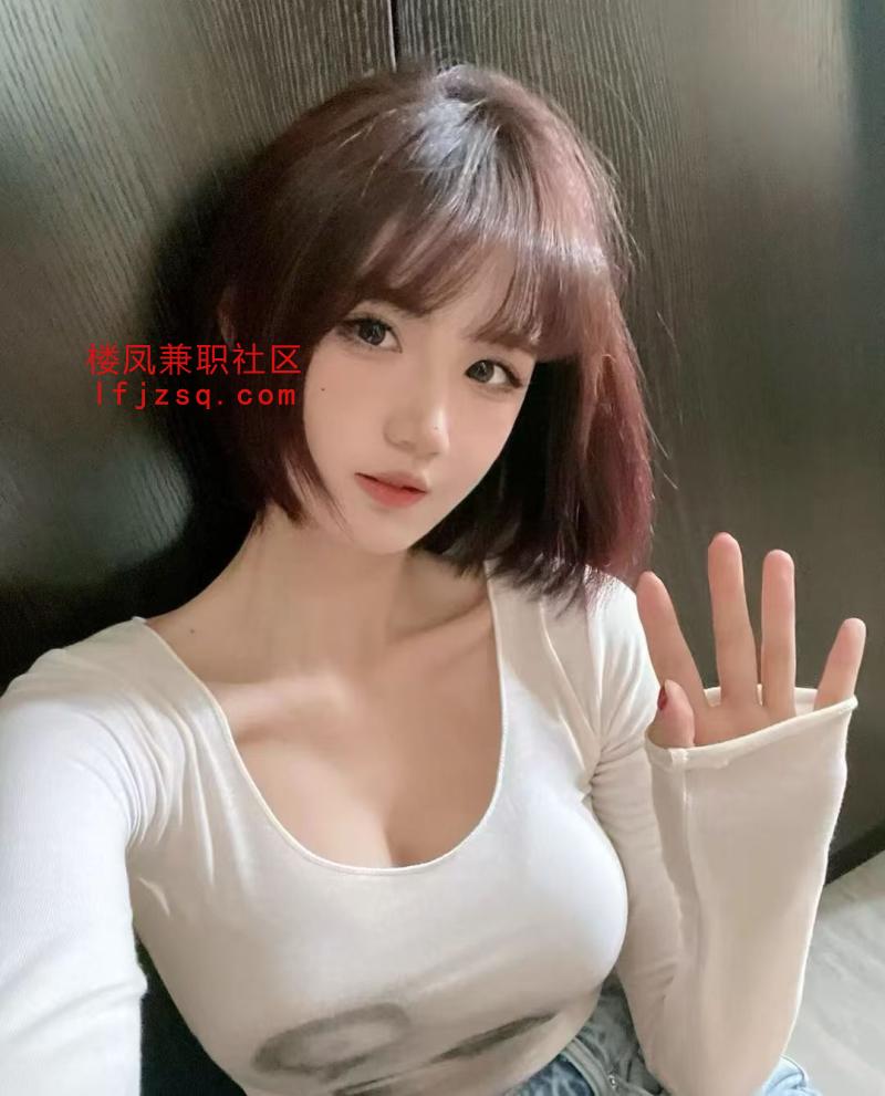 爱健身的大学生兼职身材颜值太完美了