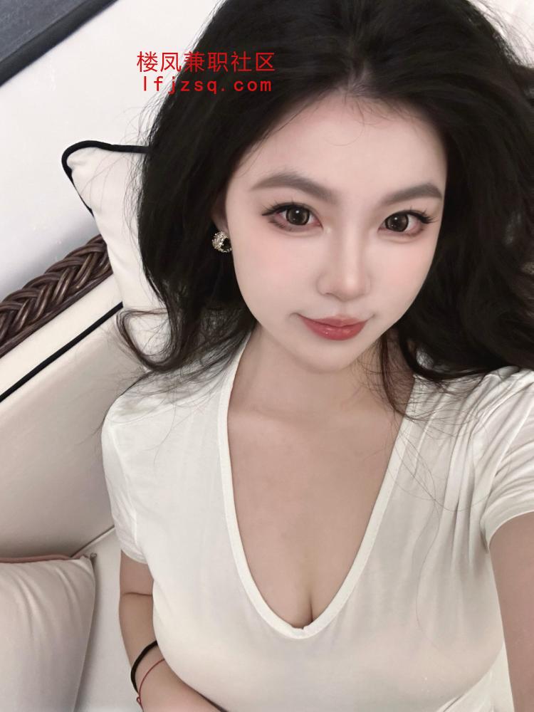 口爱风骚美少妇