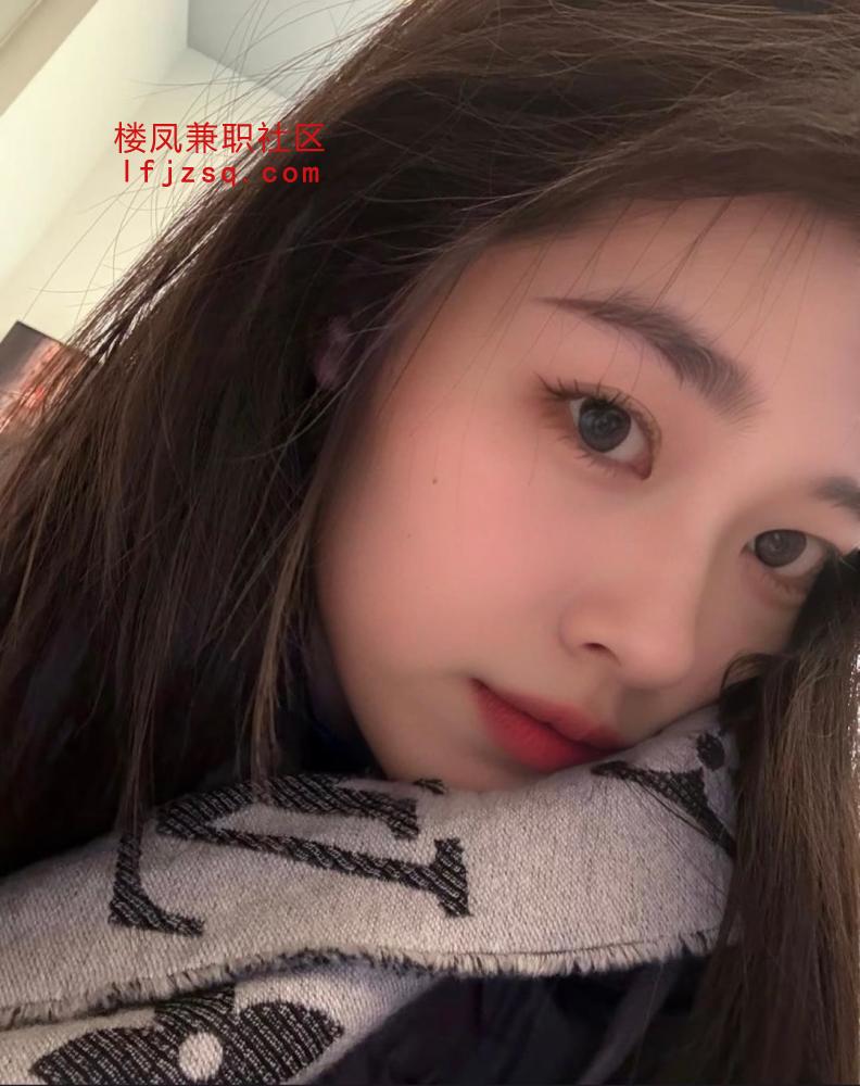 黑丝制服诱惑多汁浪妹
