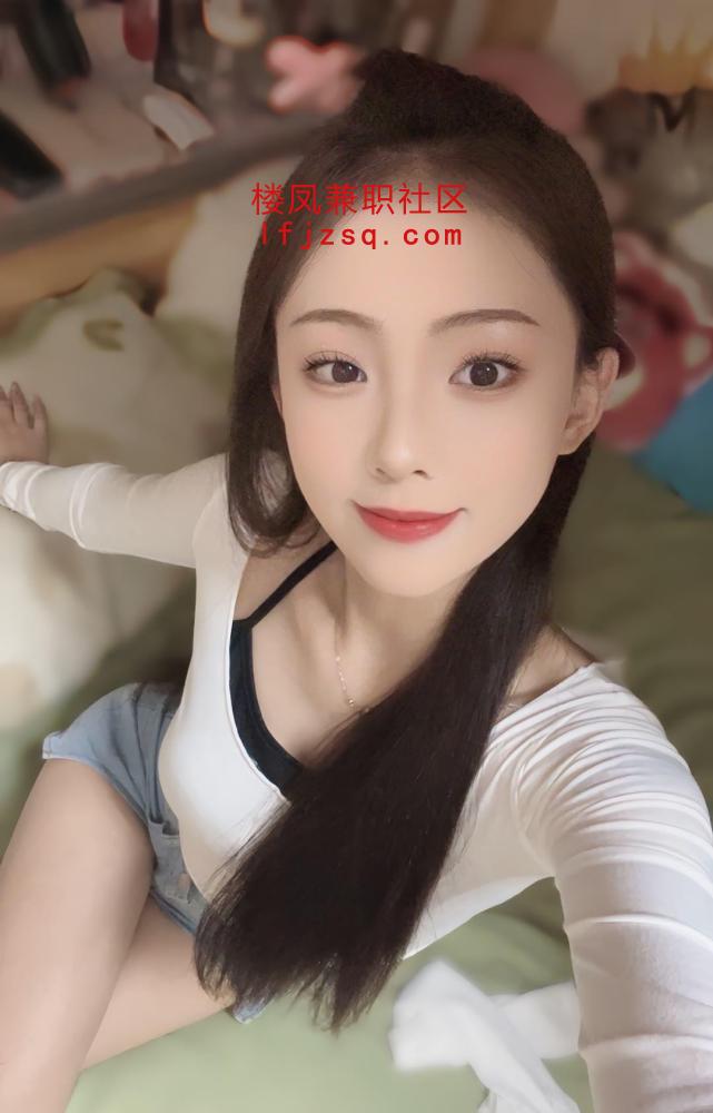 00后性价比嫩妹皮肤白很骚