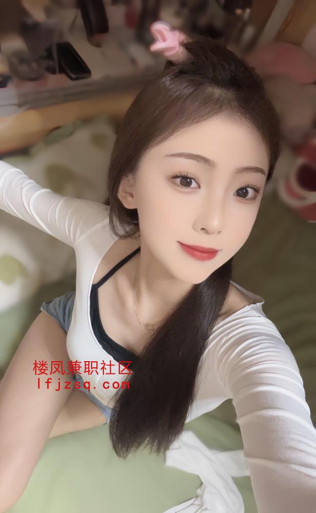 00后性价比嫩妹皮肤白很骚