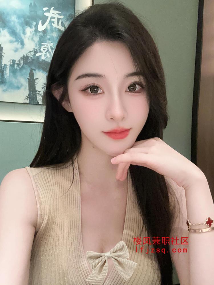 皮肤白嫩女友感妹子