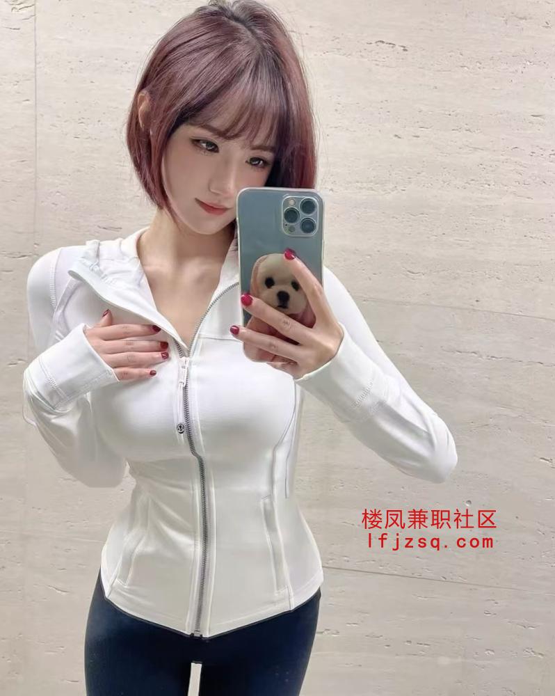 健身教练介绍的爱健身的大学生身材前凸后翘