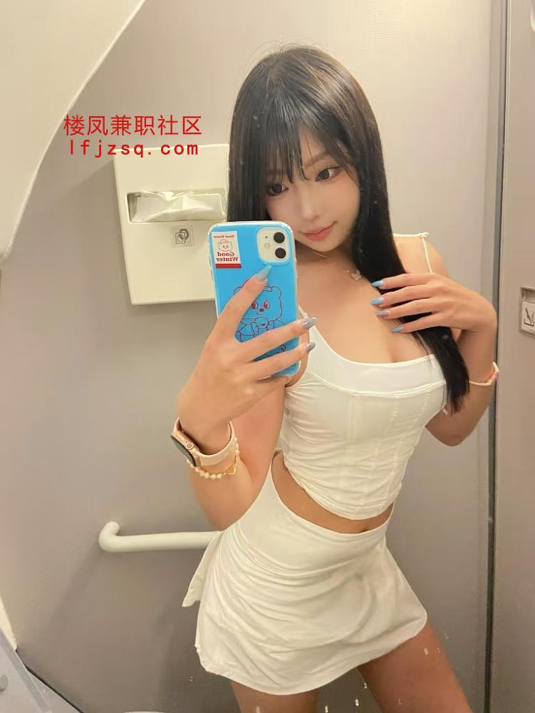 姑苏嫩模黑丝大长腿很撩人
