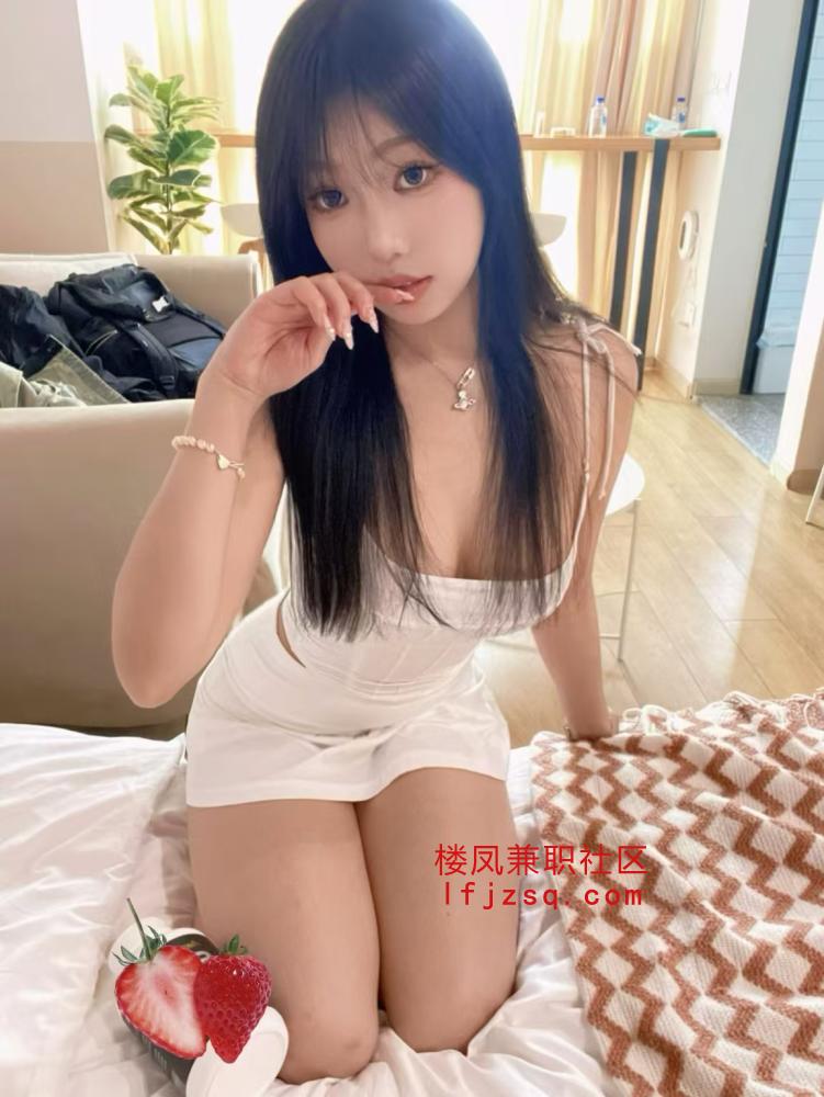 姑苏嫩模黑丝大长腿很撩人