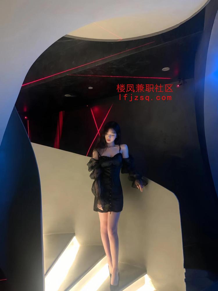 武侯粉嫩白虎小鲍鱼