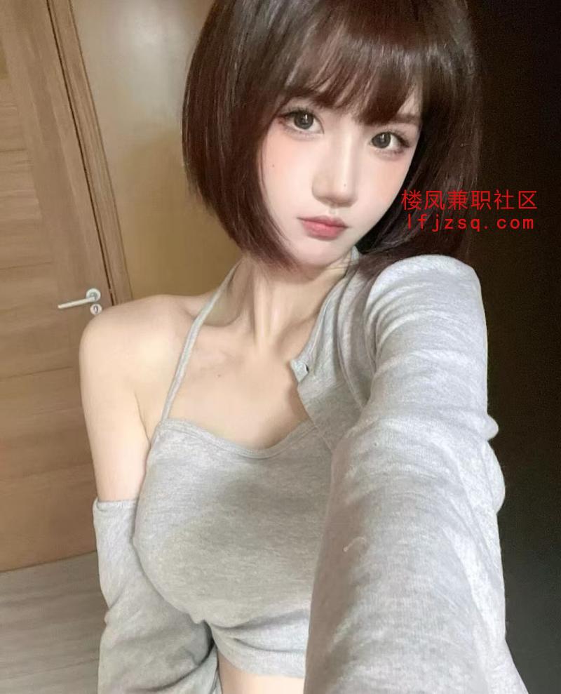 健身瑜伽教练刚下海还是个在校大学生