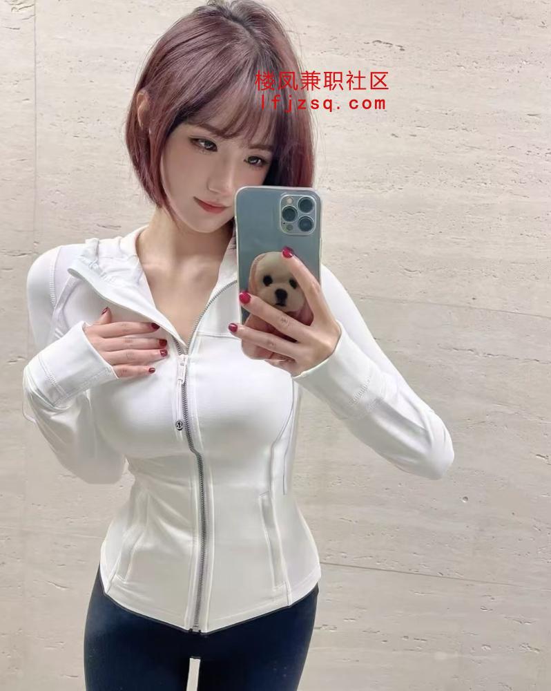 健身瑜伽教练刚下海还是个在校大学生