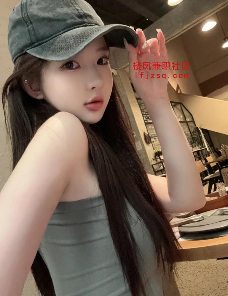 性感粉嫩骚妹，翘臀胸大屁