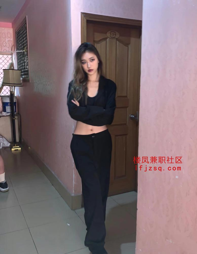 台江长腿翘臀很有范儿