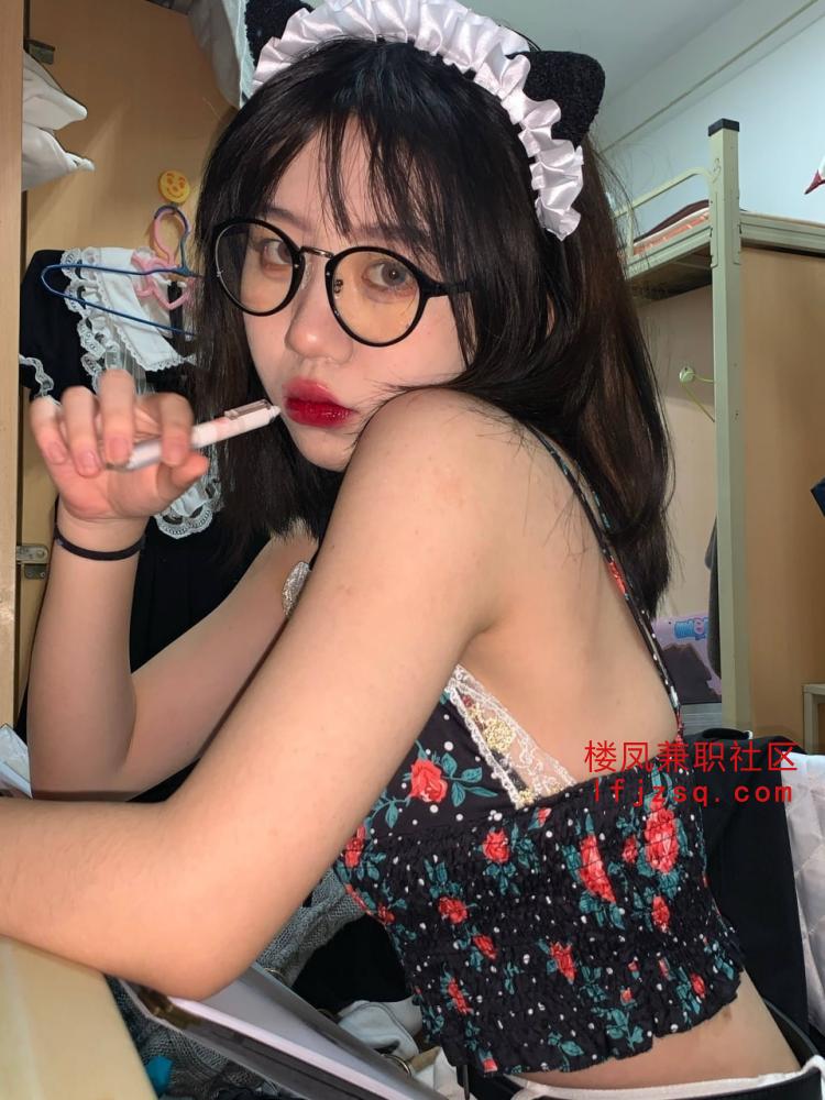 金水区反差性瘾大嫩妹