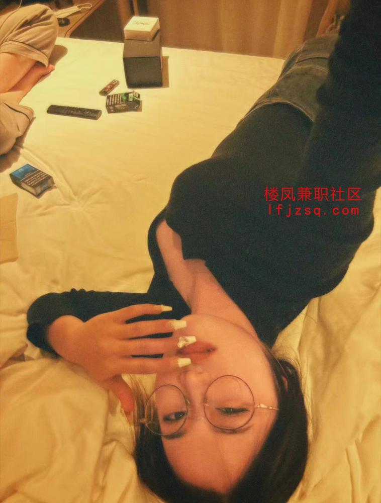 天然大波小骚货