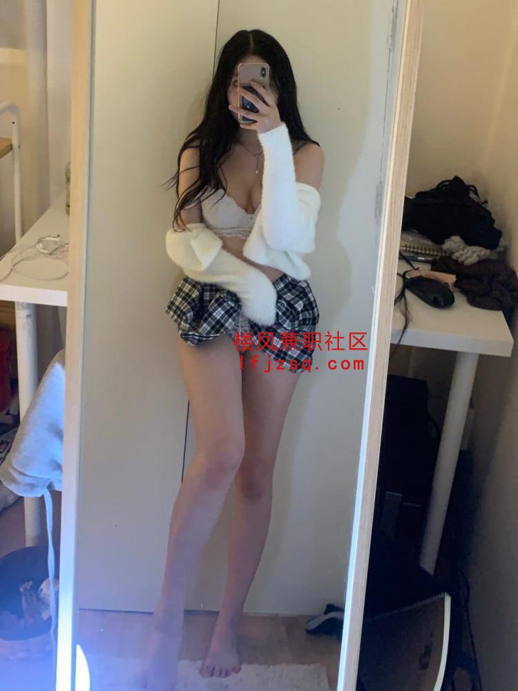 前凸后翘小师妹