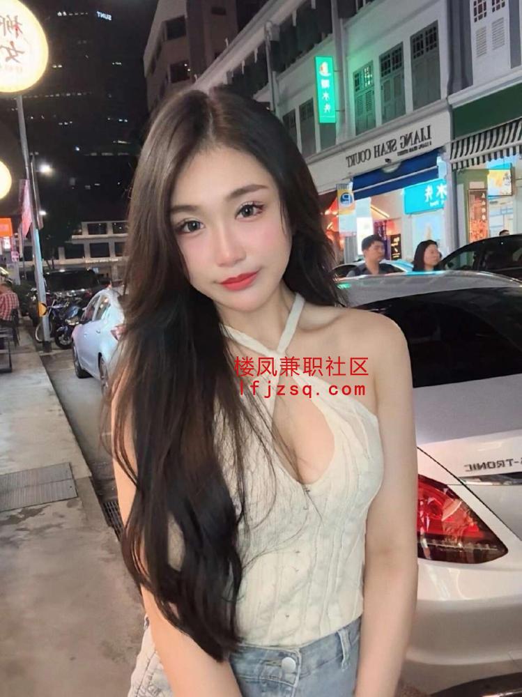 身材丰满极品哇塞美女
