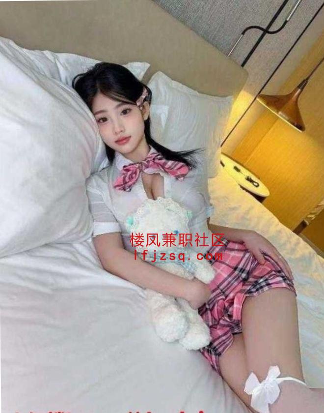 普陀小骚货嫩穴喷泉按住屁股猛猛插