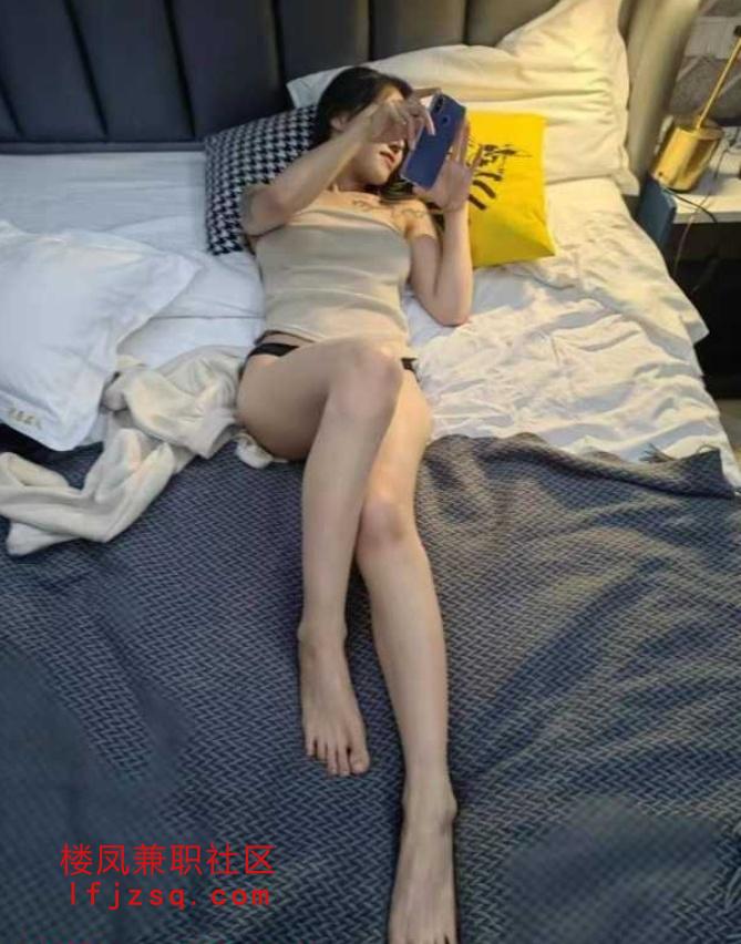 晋城刚下海学妹配合各种骑乘位骚首弄姿