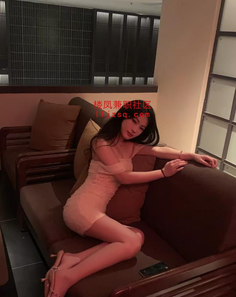 浦东白嫩小妹水多拉丝