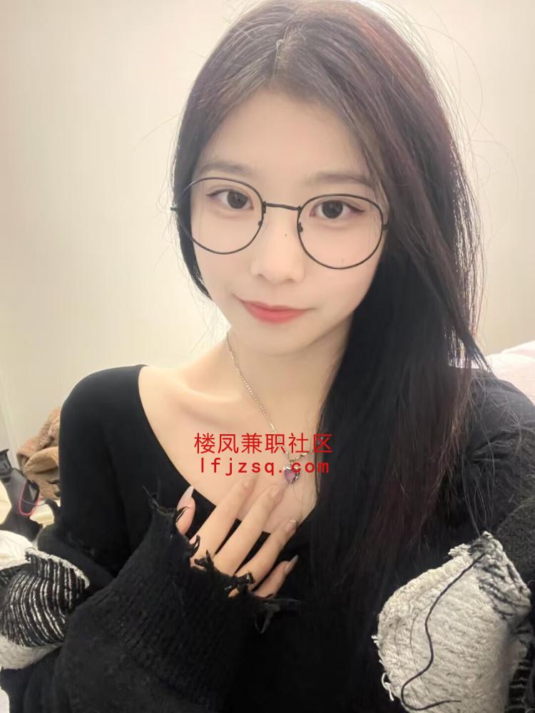 南山反差眼镜妹