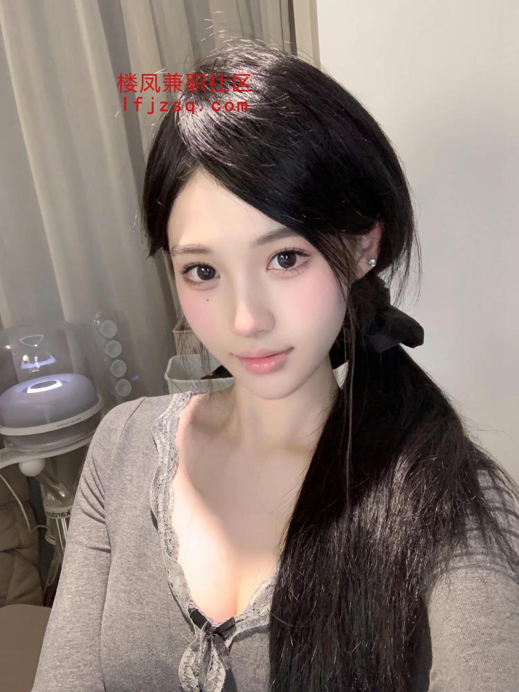 身材惹火风骚小妹