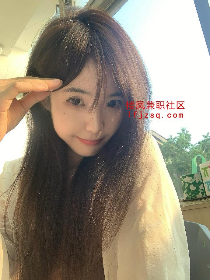 身材高挑的美少妇