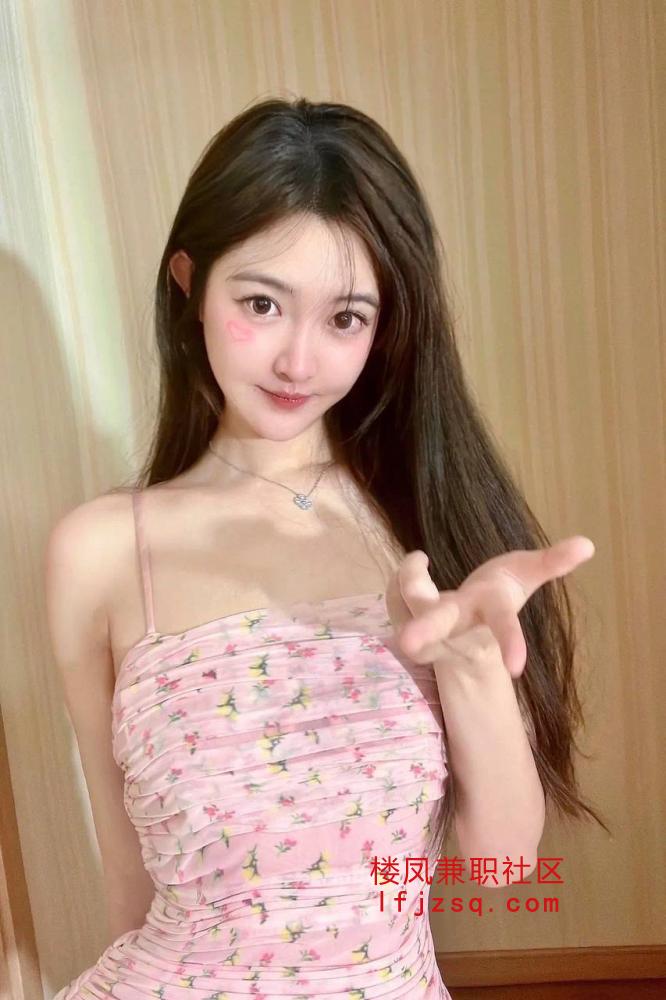 大胸少女身材好