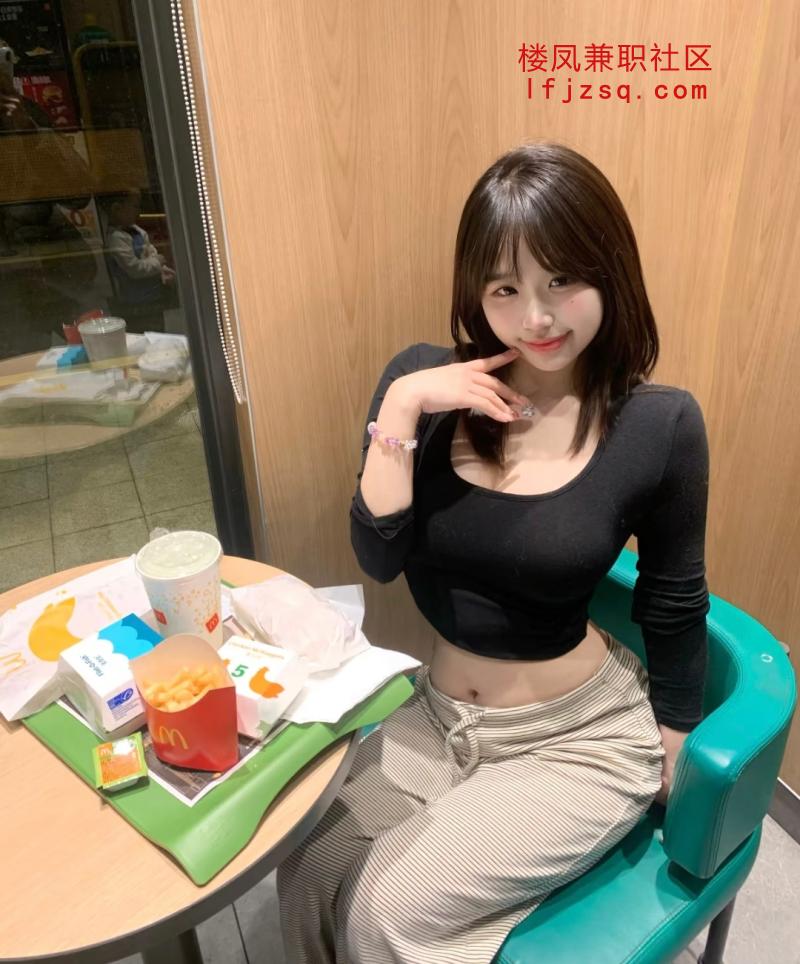 漂亮长腿胸挺温柔可爱的妹子，服务棒