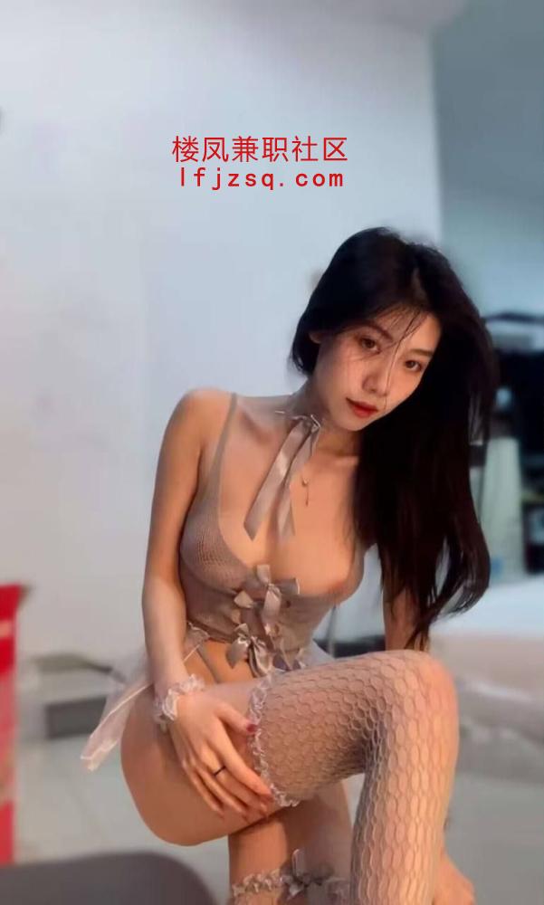 巨乳肥臀特骚反差婊性瘾大
