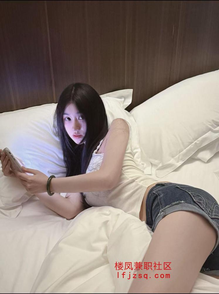 浦东新人清纯可爱皮肤白净