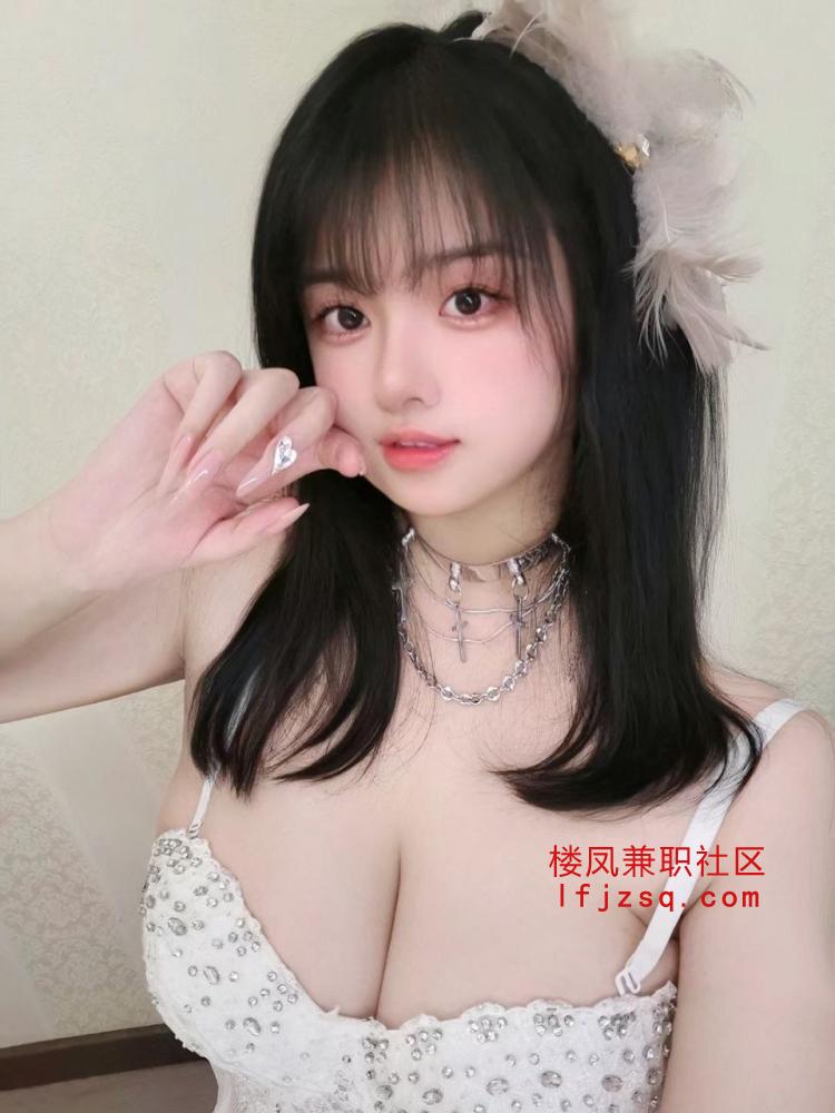 常州粉嫩巨乳白虎妹