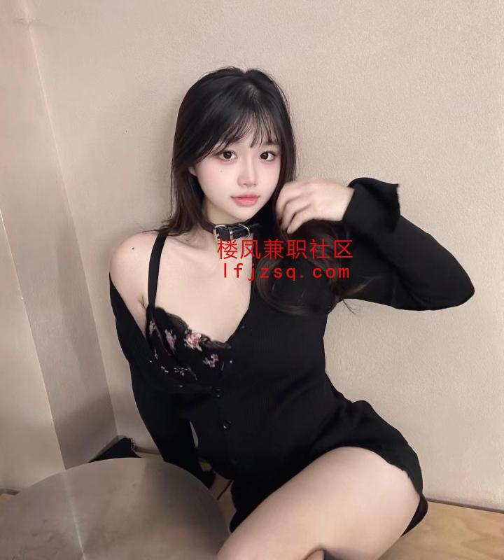服务不错的丰满小姐姐，蜜桃小酥胸性感小妖精