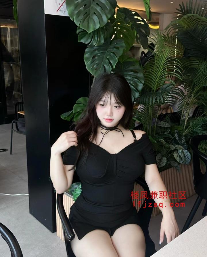 服务不错的丰满小姐姐，蜜桃小酥胸性感小妖精