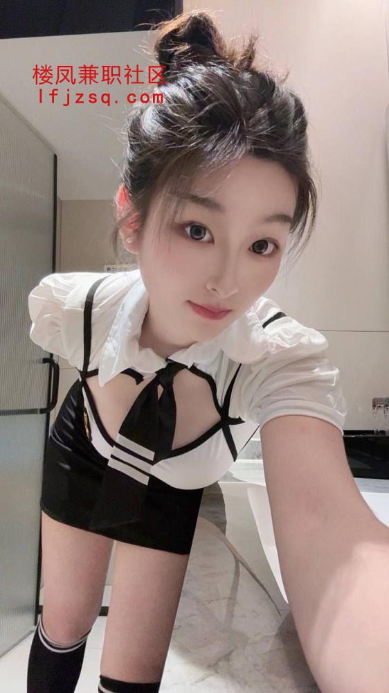 喜欢自慰的性瘾大骚母狗