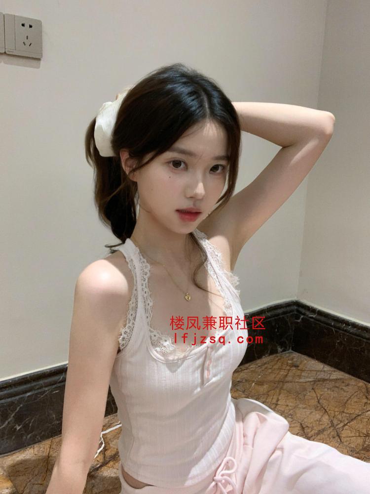 新人身材超绝后入啪啪响