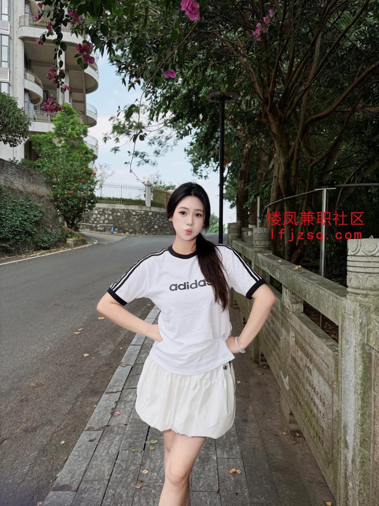 黑丝气质大胸御姐