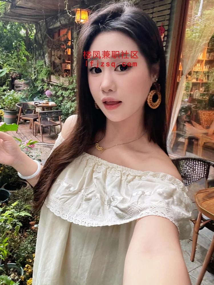 黑丝气质大胸御姐
