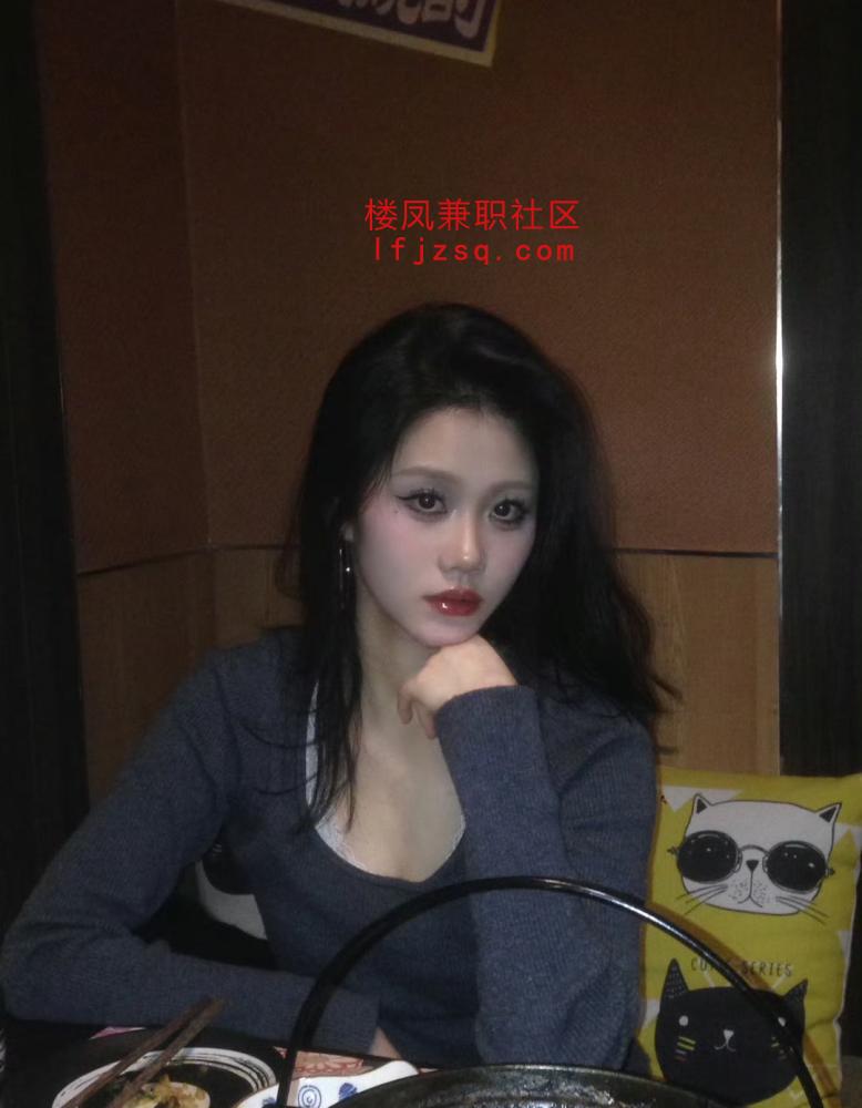 西宁长腿大奶调皮小女友