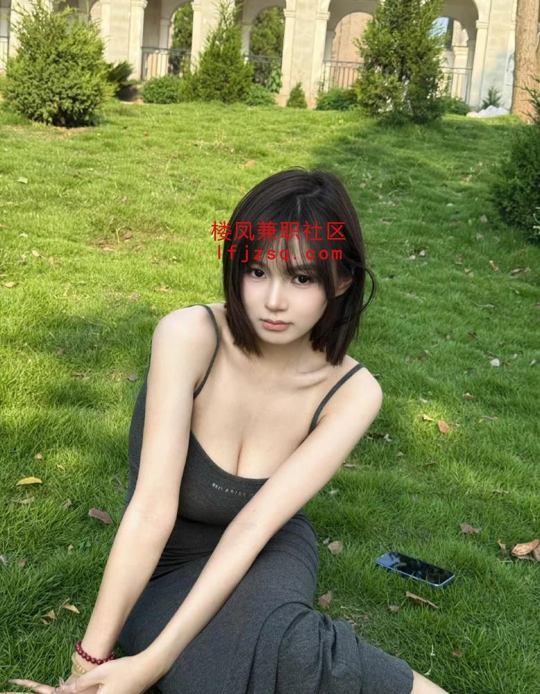 身着情趣内衣掻首弄姿求玩