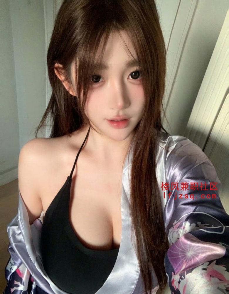 高冷御姐实则是个小骚货