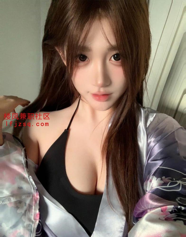 高冷御姐实则是个小骚货