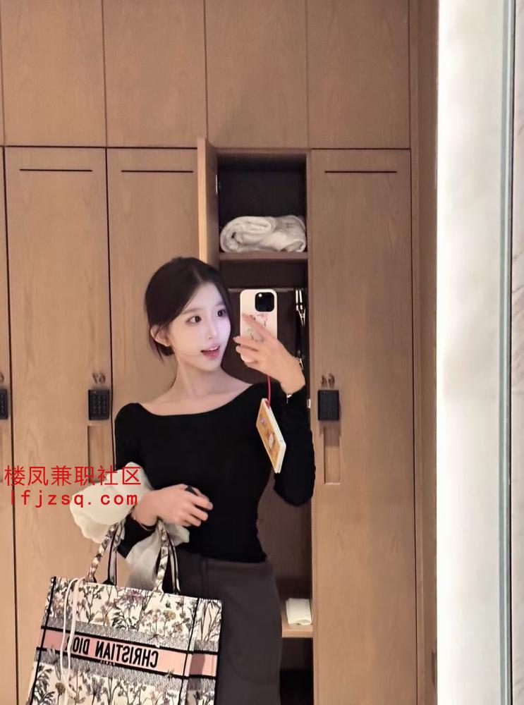 贴心服务大胸小骚货