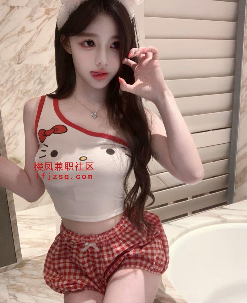 酥胸辣妹人间小喷泉