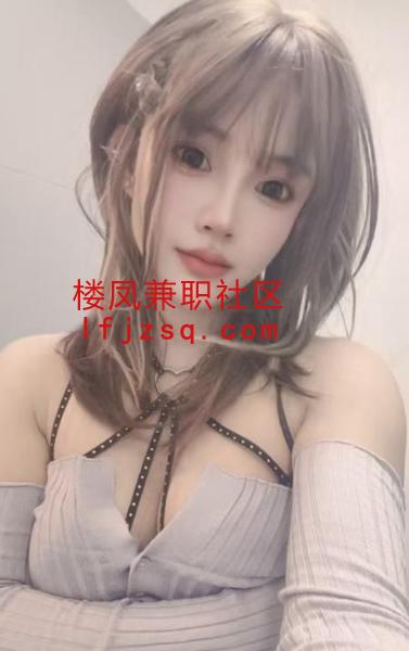 一个特别娇小的姑娘