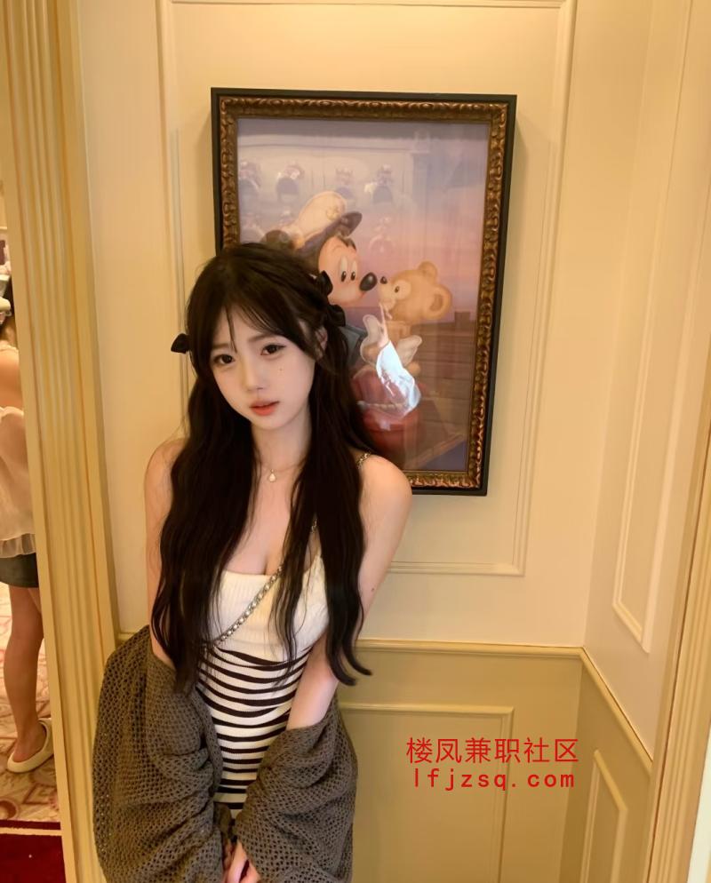 服务系美女值得不催钟，粉嫩可爱会夹会挑逗