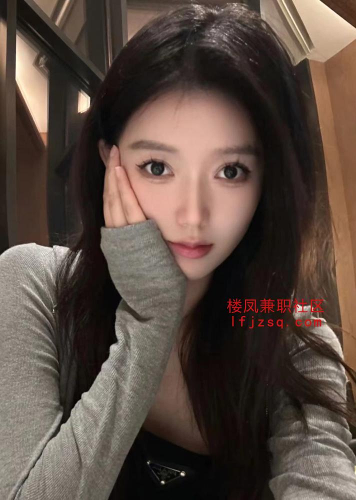 三亚气质御姐黑丝短裙